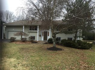 150 S Crescent Dr, Hermitage, PA 16148