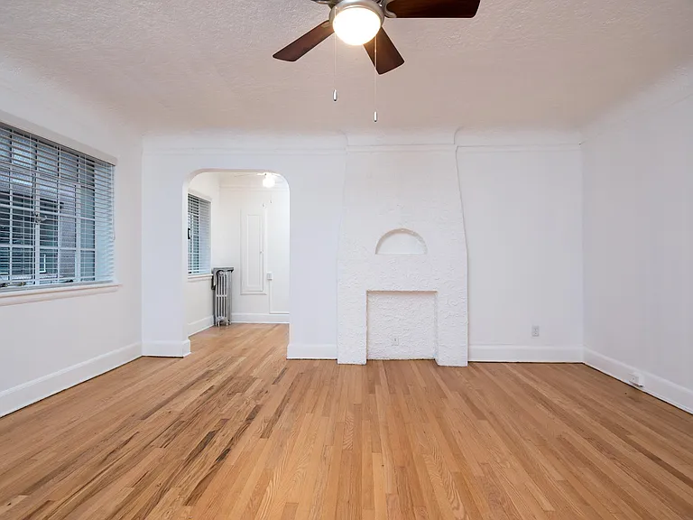 Metropolitan Apartments — Photo 9