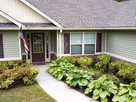 3rd image of 84 Silver Pine Ct
