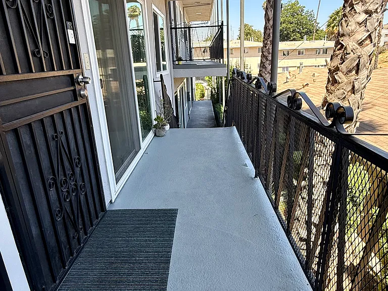 1662 W 2nd St #10 — Photo 12