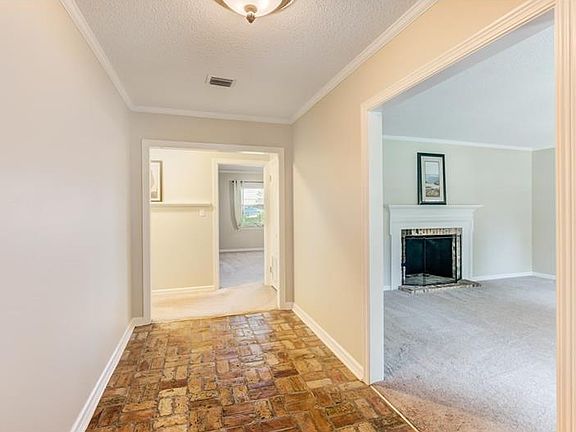 4th image of 2103 Country Club Dr