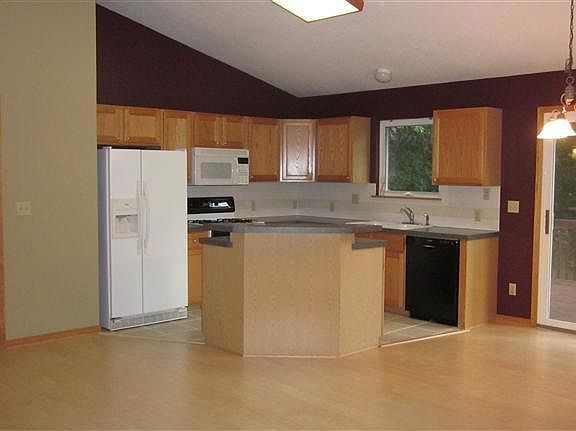 3rd image of 13960 Rolling Creek Dr NE