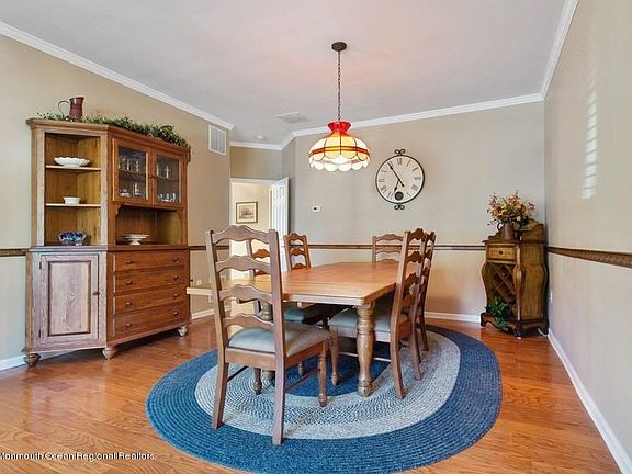 4th image of 84 Stamford Dr