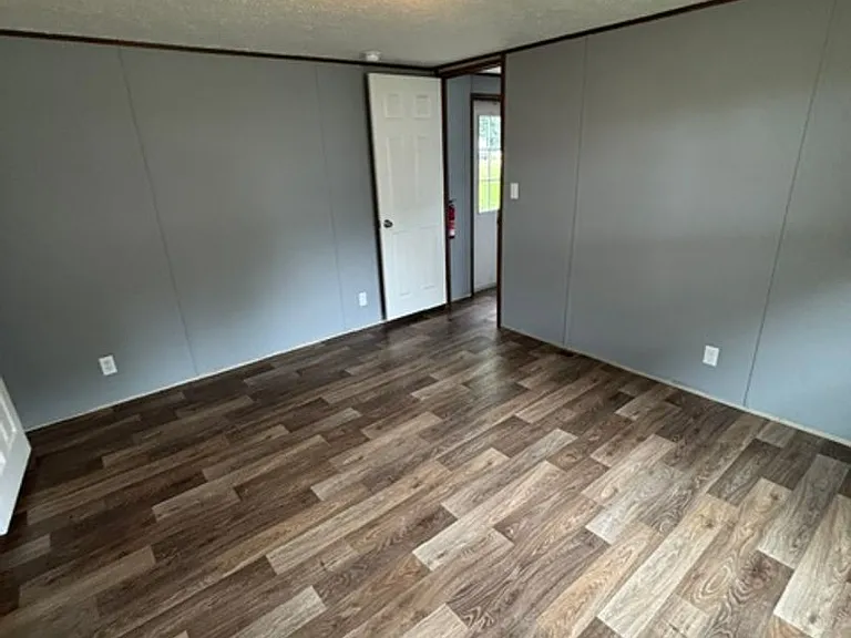 5600 W Kilgore Ave — Photo 16