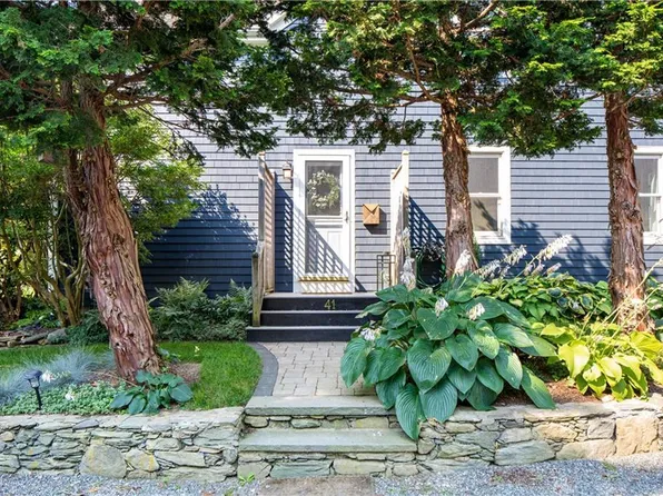 41 Indian Ter, Middletown, RI 02842