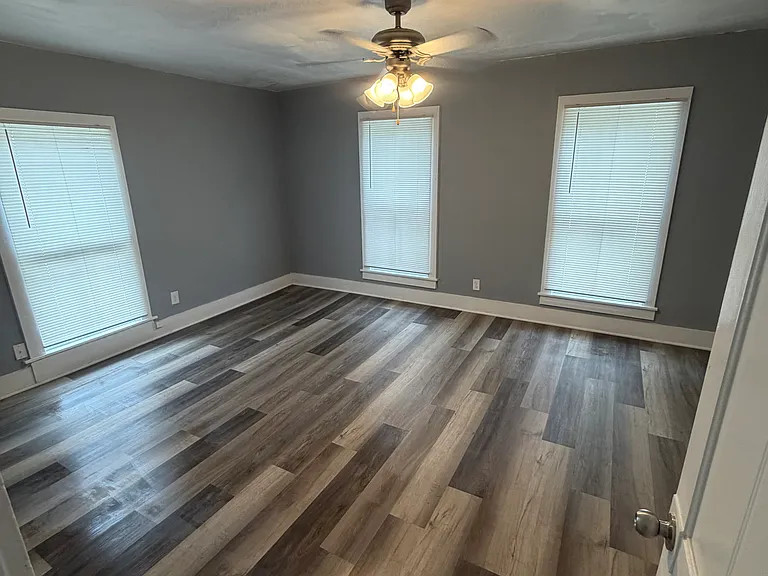 1517 Commercial St — Photo 14