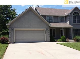 1787 SW Summit Valley Dr, Lees Summit, MO 64081