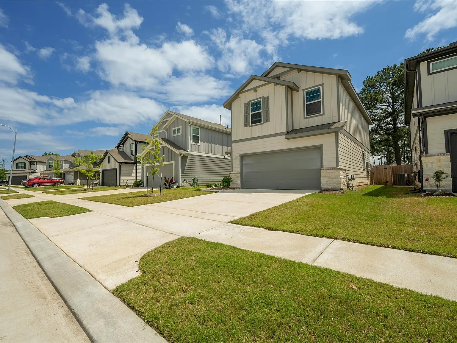4 bed, 2.5 bath, 1628 sqft, $2,250 — Photo 3