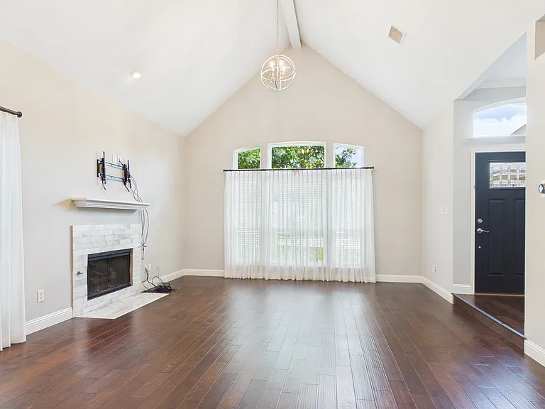 1405 Meadowbrook Dr — Photo 33