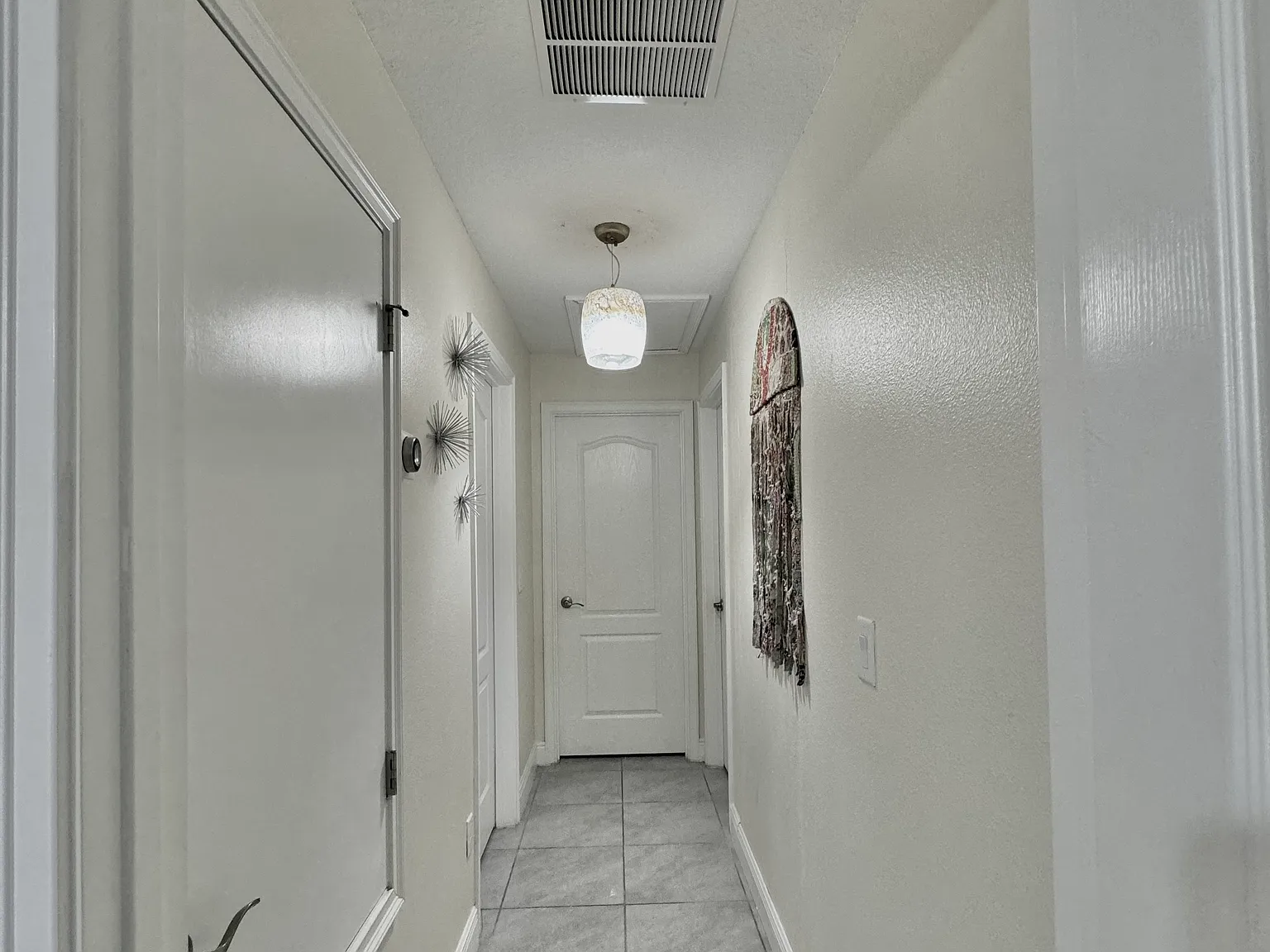 448 Britten Dr — Photo 3
