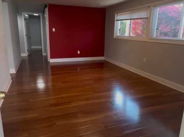 7427 McWhorter Pl, Annandale, VA 22003