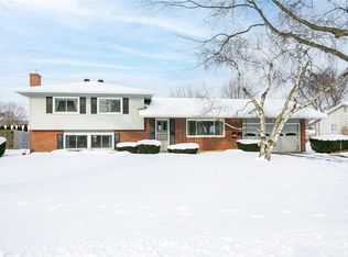 40 Tioga Dr, Rochester, NY 14616