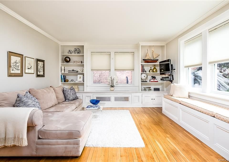 01 54 Sagamore Rd 1F Bronxville Full Res.jpg