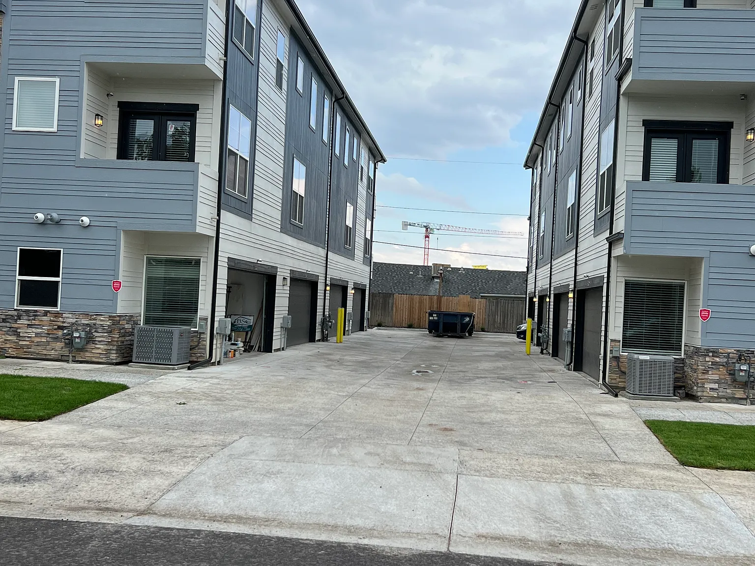 4 bed, 2330 sqft, $3,695 — Photo 2