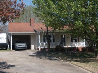 136 Stacey St, Thomasville, NC 27360