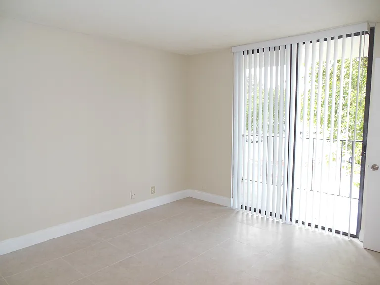 728 Executive Center Dr #31 — Photo 8