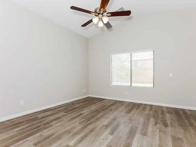 517 E Press Rd — Photo 9