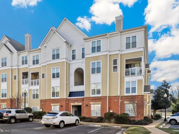 2111 Highcourt Ln APT 201, Herndon, VA 20170
