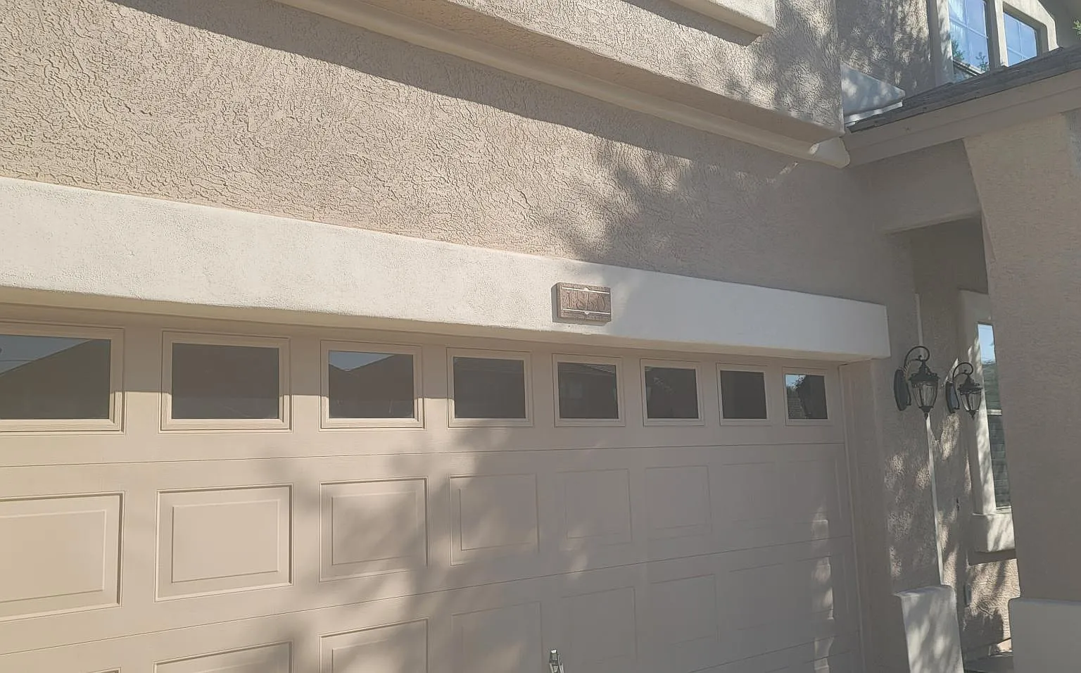 4 bed, 2.5 bath, 2700 sqft, $3,799 — Photo 2