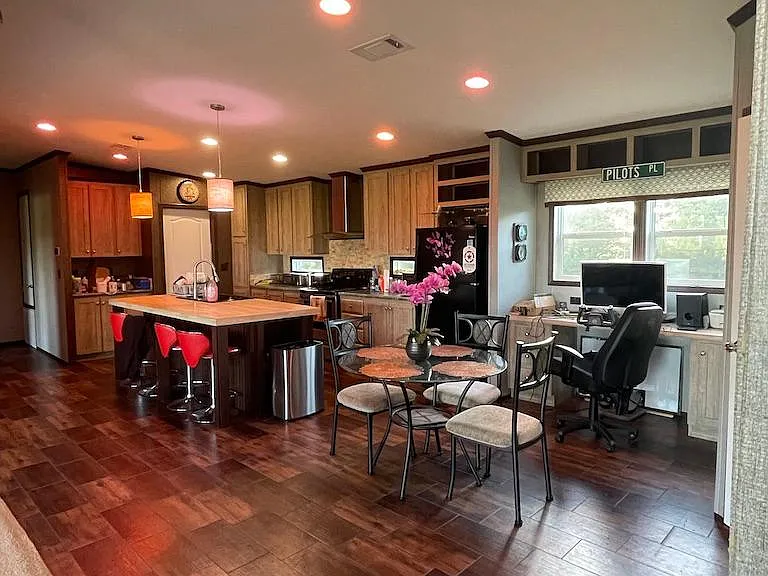 4196 FM 75 — Photo 18