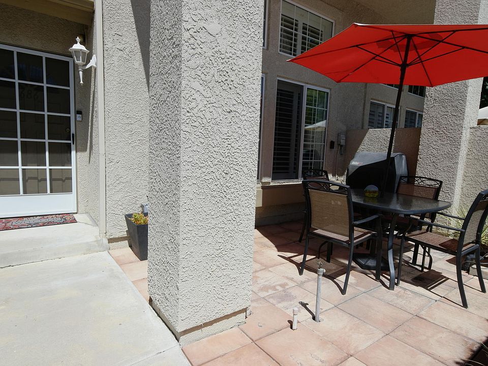 1st image of 686 Warwick Ave