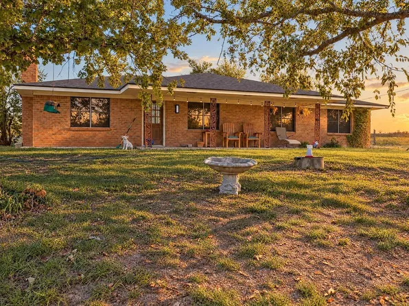 211 Whitehouse Rd, Ennis, TX 75119