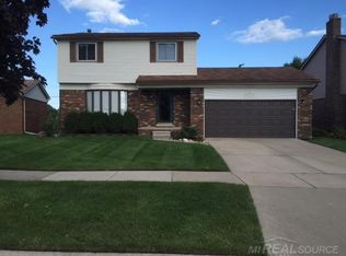 23270 Harmon St, Saint Clair Shores, MI 48080