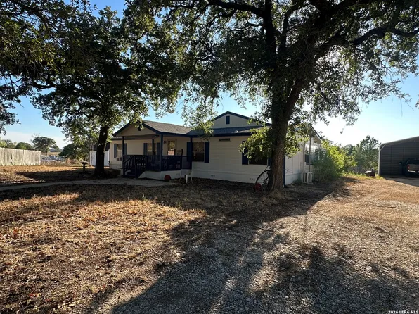 412 LAKE DR, La Vernia, TX 78121