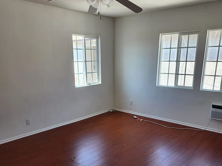 1708 S Crescent Heights Blvd — Photo 24