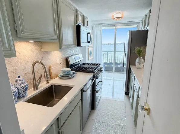 501 Slaters Ln APT 603, Alexandria, VA 22314