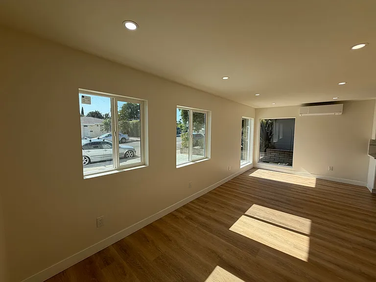 5165 Ewing St — Photo 3