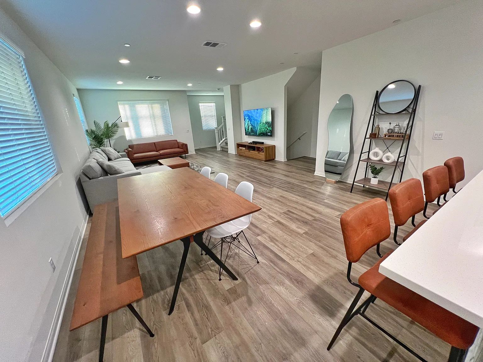 4 bed, 3.5 bath, 2284 sqft, $1,400 — Photo 3