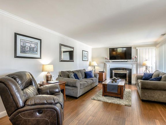 3rd image of 8 Capay Cir