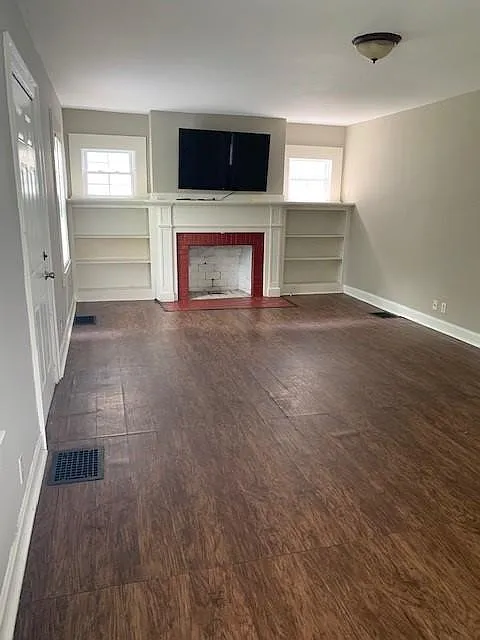 5 bed, 936 sqft, $4,500 — Photo 2