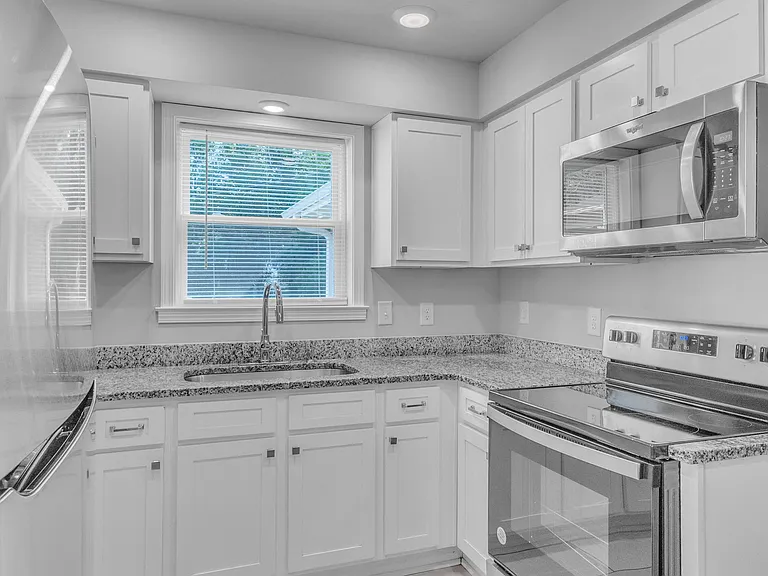 485 N Fairview Ave — Photo 5