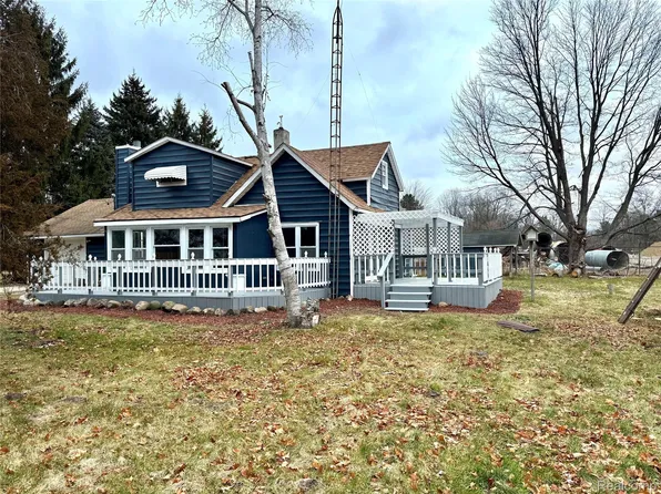 618 N 1st St, Chesaning, MI 48616