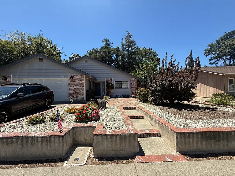 1035 Mason Ct — Photo 6