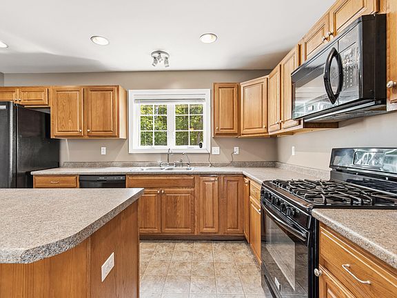 5th image of 553 White Oak Hill Road
