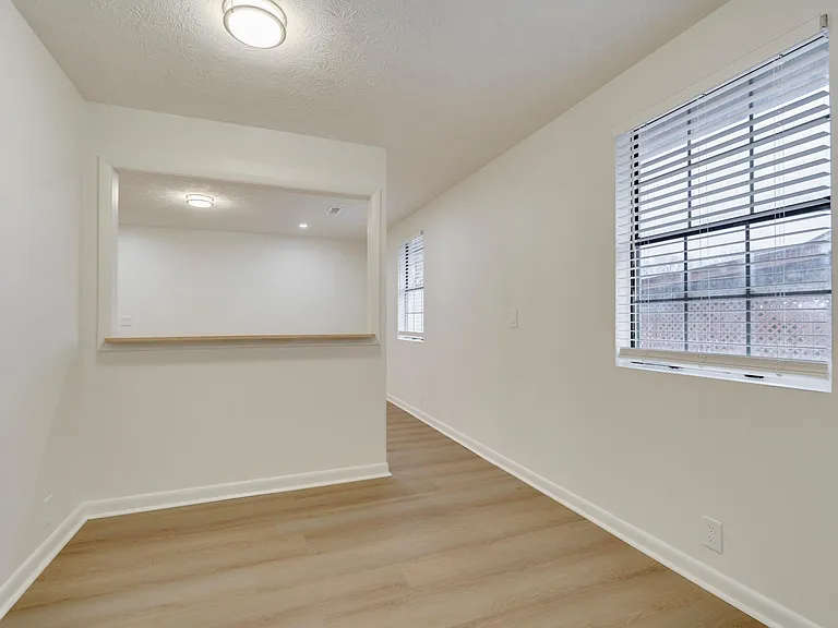 506 Morton Ave — Photo 10