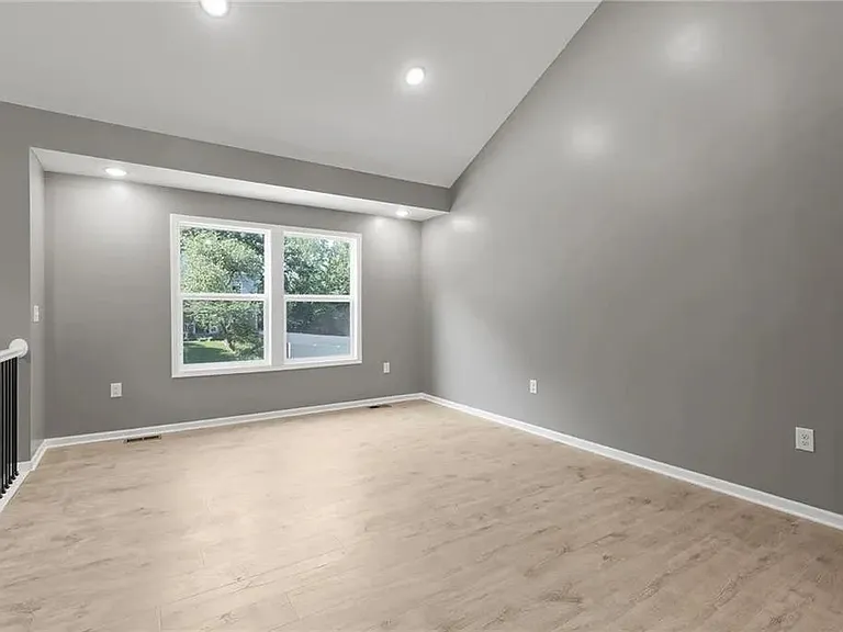135 Cedar Ct — Photo 10