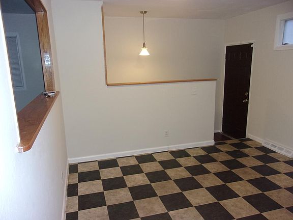 3rd image of 1207 Baron Ave