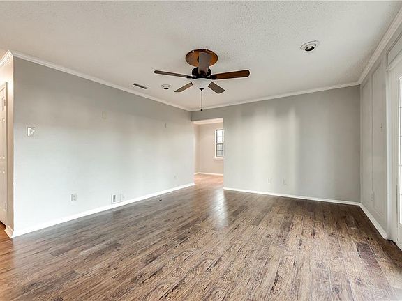 4th image of 2818 Lambert Dr