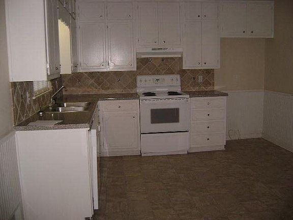 3rd image of 4780 Hemlock Dr SE