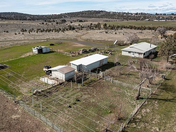 2nd image of 2748 NE Loucks Rd