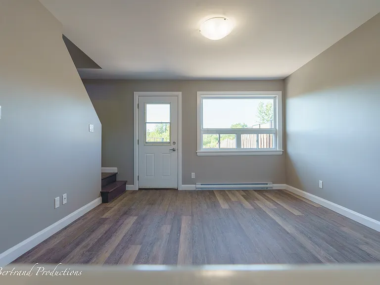 735 Lasalle Blvd — Photo 2