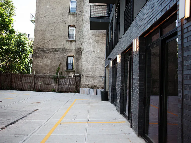 18 Stanhope St #1D — Photo 16