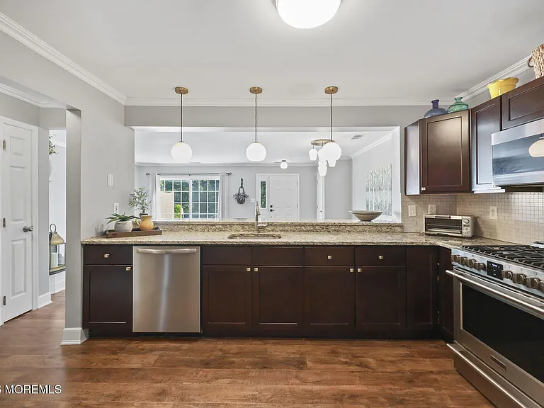 62 Dover Ct — Photo 8