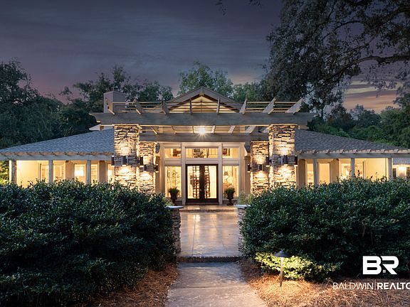 3rd image of 6801 N Winding Brook Dr