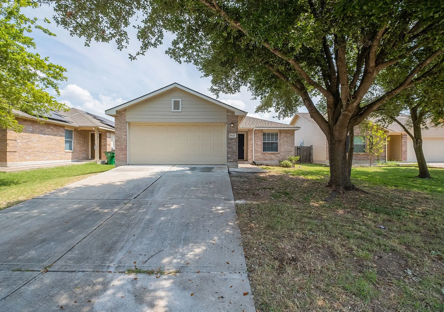 Great 3 Bedroom, 2 Bath Home in Manor — Photo 1