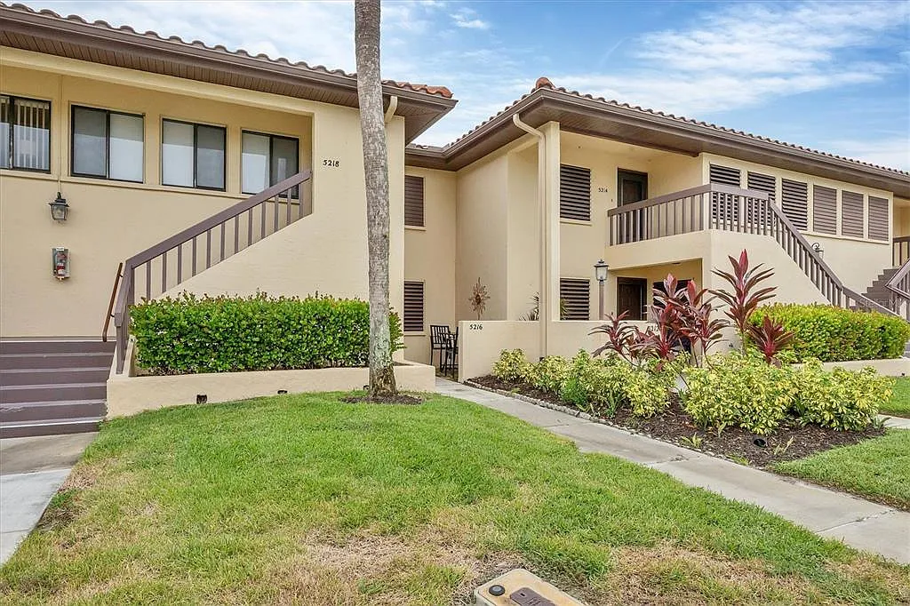 2 bed, 2.0 bath, 1065 sqft, $1,950 — Photo 4